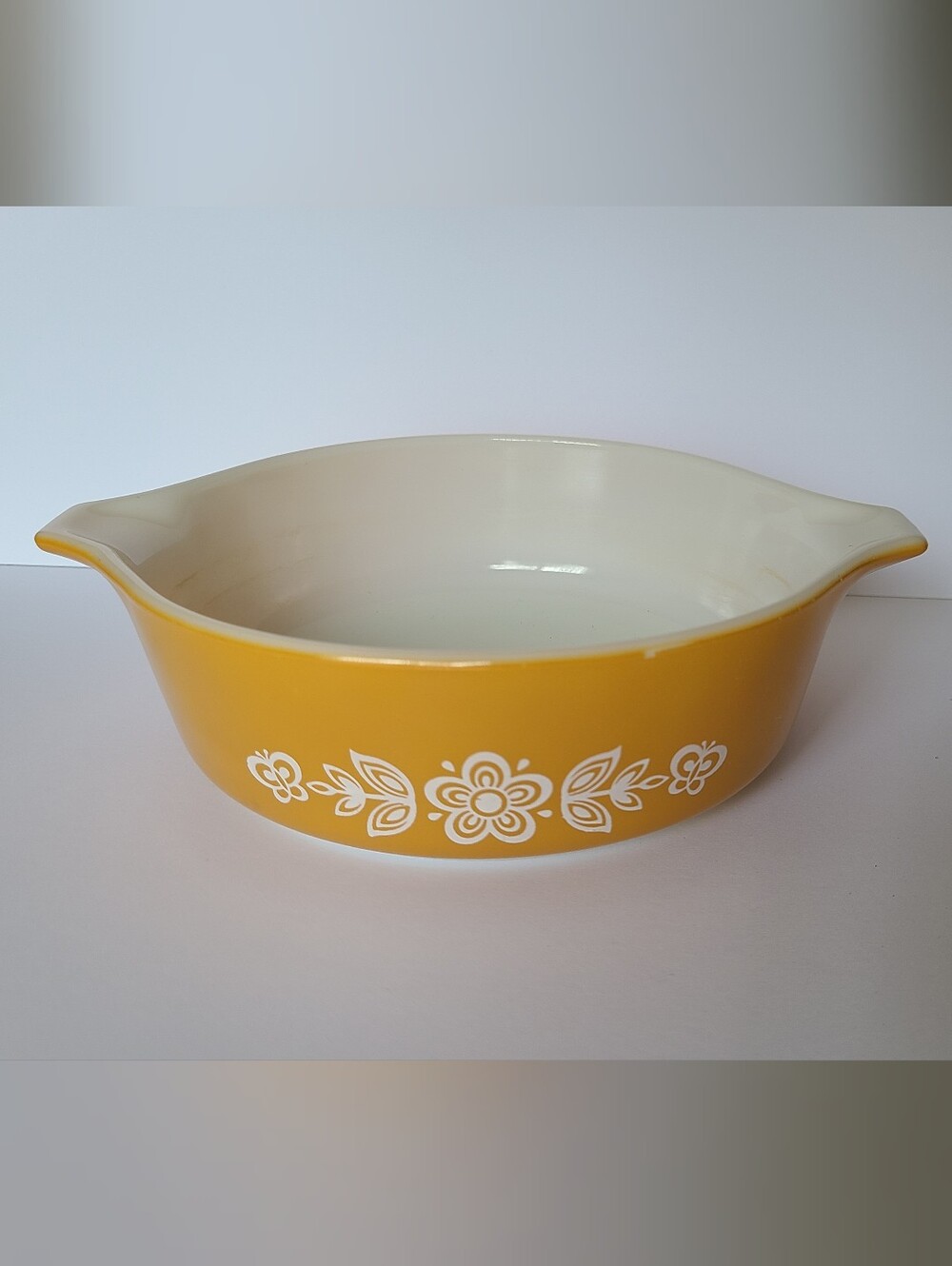 Vintage 70's Pyrex #043 Butterfly Gold Yellow Floral 1 1/2 Qt. Casserole Dish